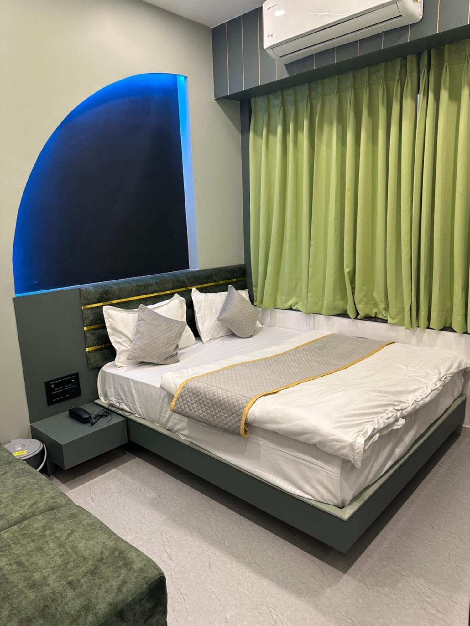 Hotel Victoria Prime Surat Eksteriør bilde