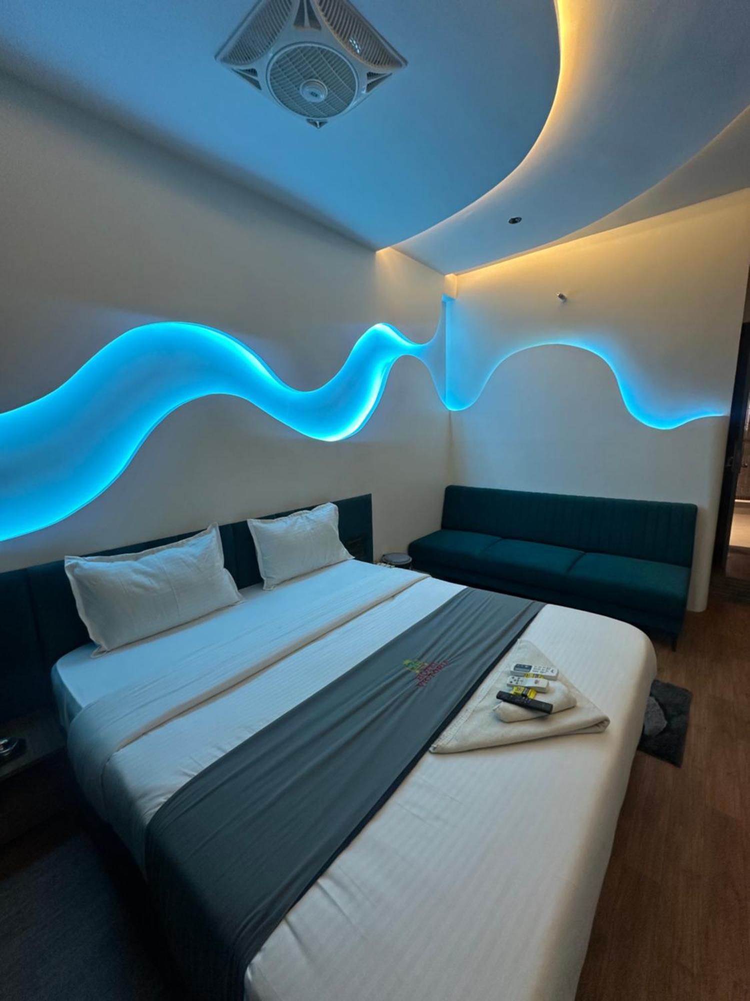 Hotel Victoria Prime Surat Eksteriør bilde