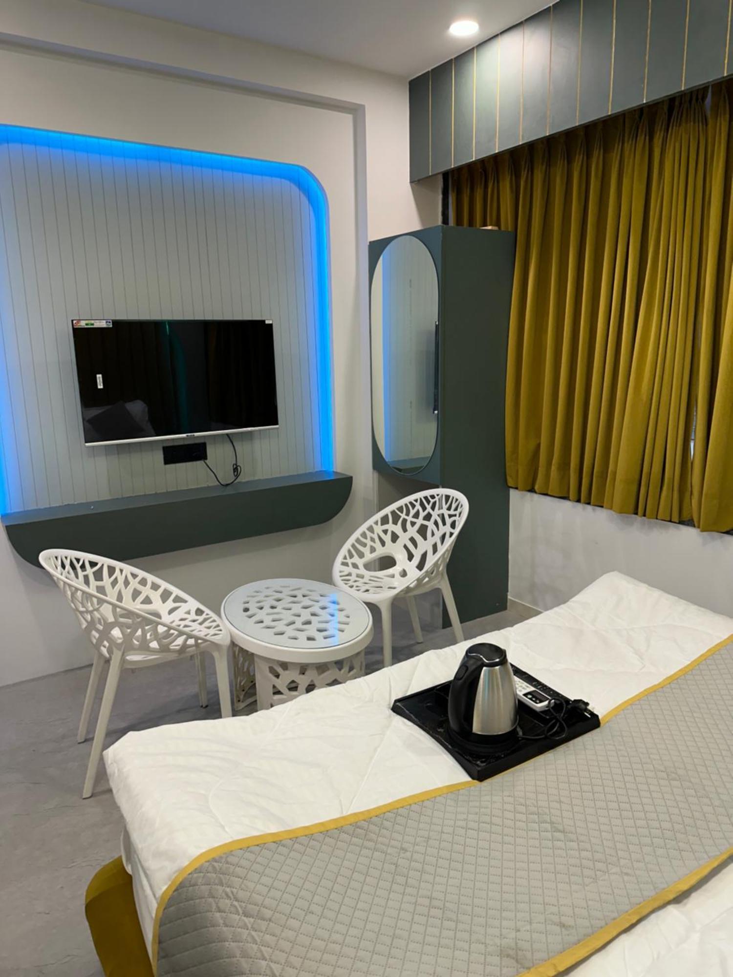 Hotel Victoria Prime Surat Eksteriør bilde