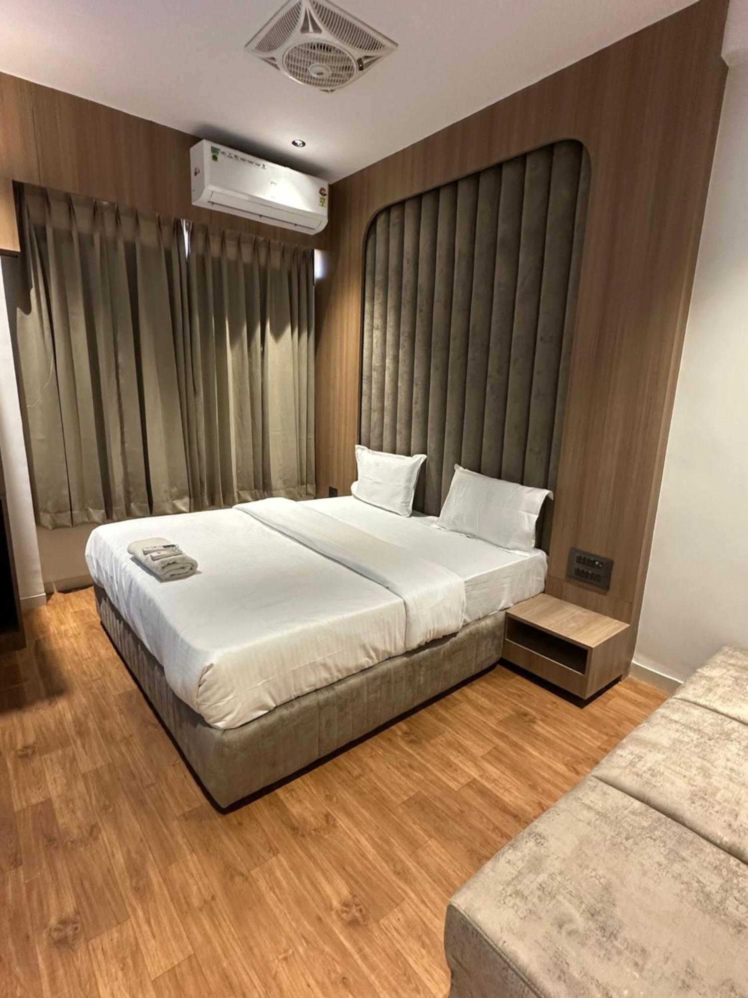 Hotel Victoria Prime Surat Eksteriør bilde