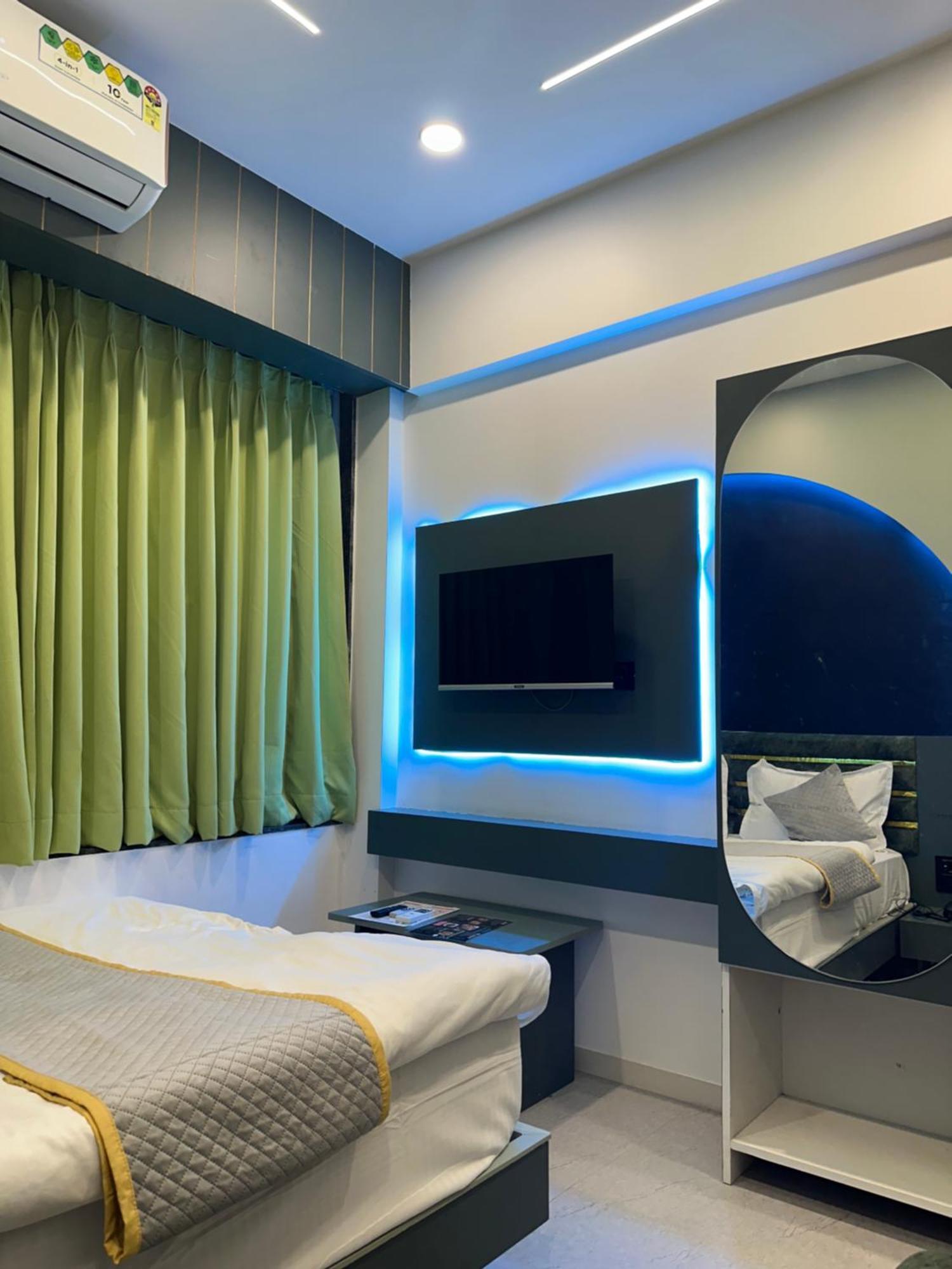 Hotel Victoria Prime Surat Eksteriør bilde